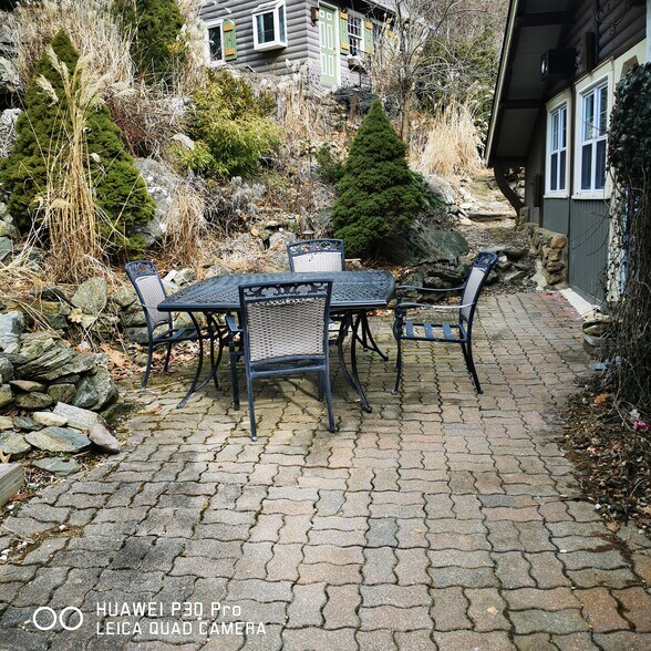 Building Photo - 4 Woodbine Ln