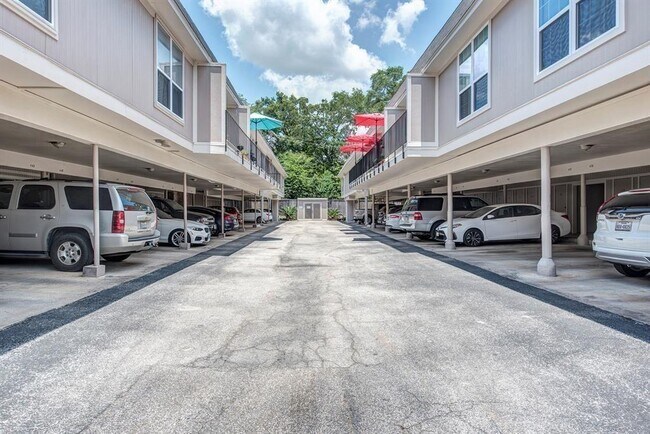Building Photo - 2238 S Piney Point Rd