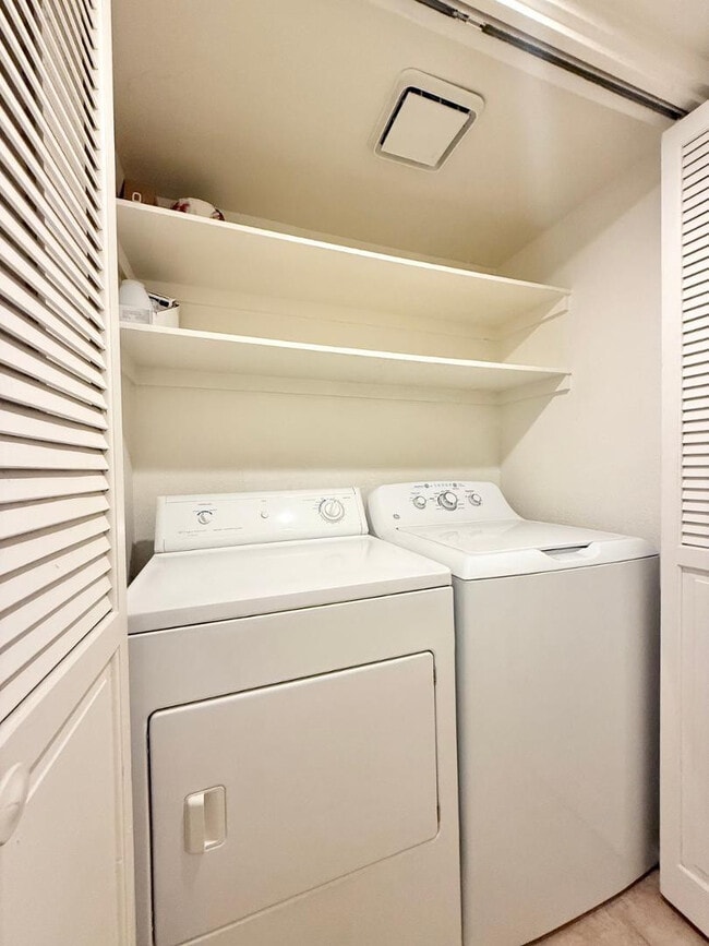 Building Photo - 1717 E Union Hills Dr