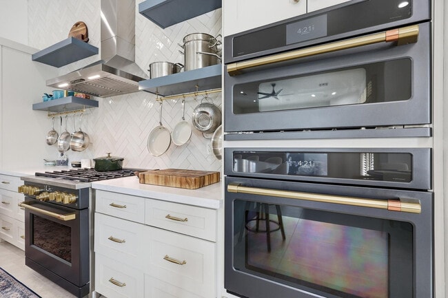 Building Photo - 6570 S Bogle Ave