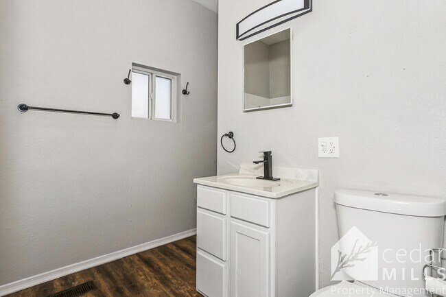 Building Photo - Single Family Home in Central Wichita