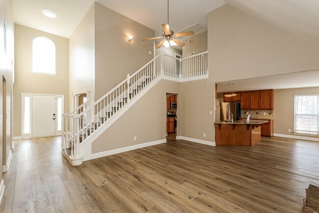 Building Photo - 215 Doe Hollow Trace