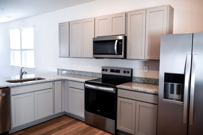 Building Photo - Brand NEW Townhome for Rent!