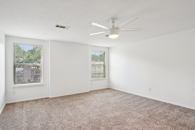 Building Photo - 4016 Willow Ridge Dr