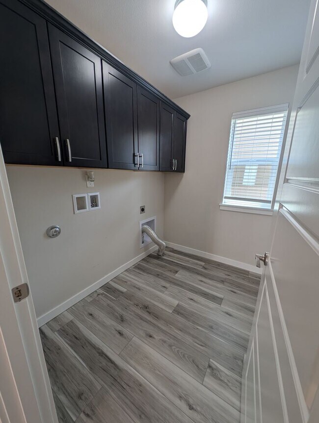 Building Photo - LIKE-NEW 4 bedroom home in Lacey!
