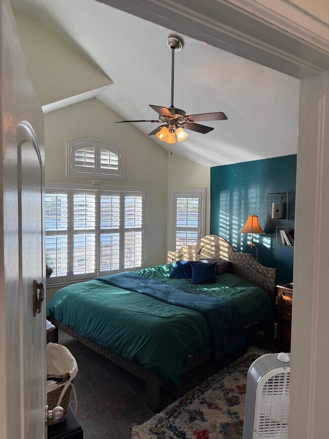 Building Photo - Move in Special- Beautiful Furnished 3 Bedroom/2.5 Bathroom Single Family Home with Flexible Leas...