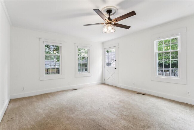 Building Photo - 44 Rivermont Dr
