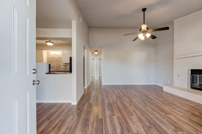 Building Photo - 812 Peregrine Dr