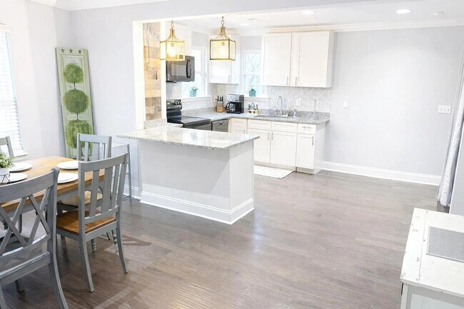 Building Photo - 1903 E 13th St