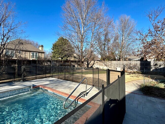 Building Photo - Stunning 4 bedroom, 3 bath home with a pool in beautiful Cedar Ridge!