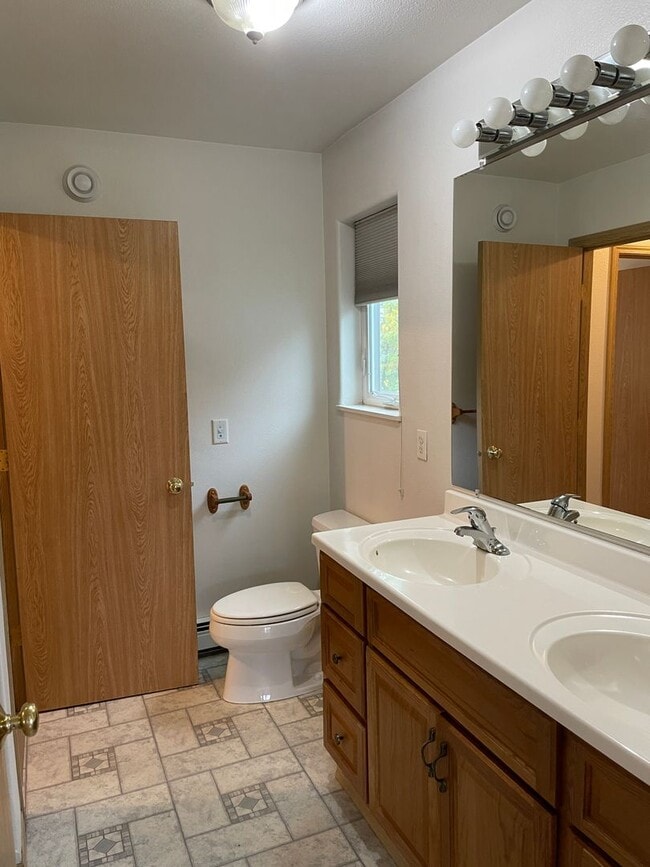 Building Photo - 4936 Princeton Dr