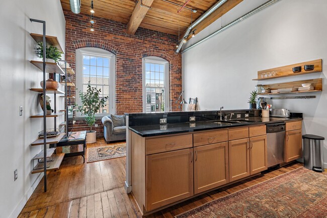 Building Photo - Breathtaking Historic Loft in the Heart of...