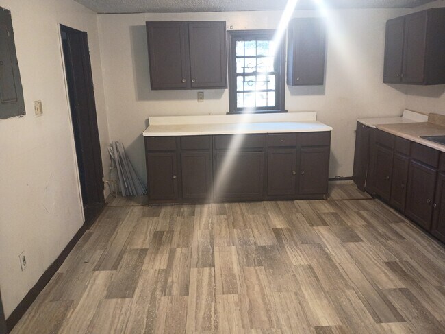 Building Photo - 304 Wells Ave