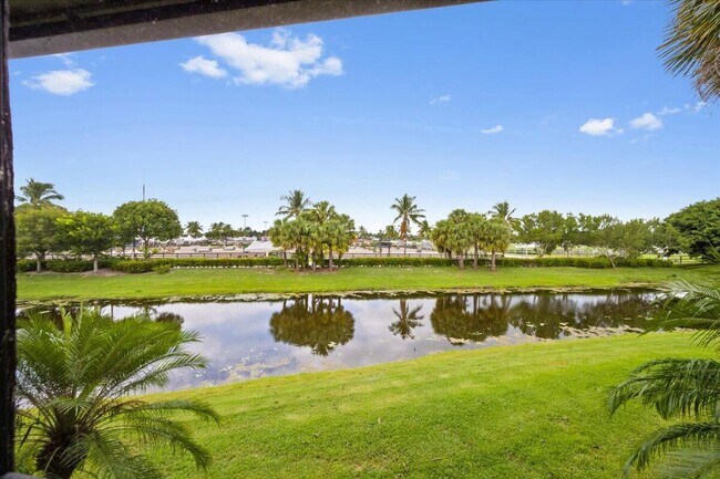 Building Photo - 2835 Polo Island Dr