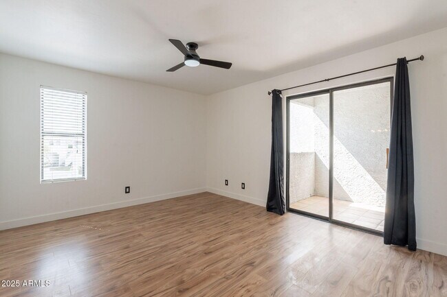 Building Photo - 850 S River Dr
