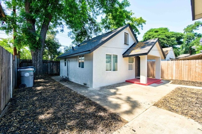 Building Photo - Renovated 1-Bedroom Cottage with Storage Shed & Gated Yard