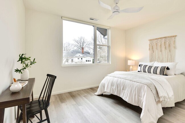 Building Photo - Professional Co-Living - Master Room Renta...