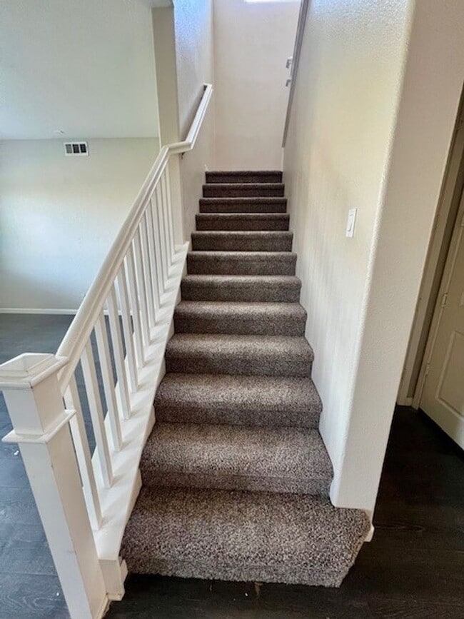 Building Photo - Northwest Bakersfield Gated Home