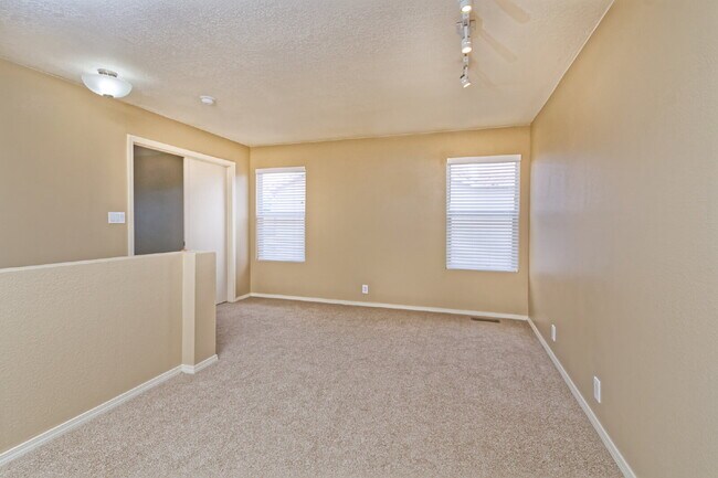 Building Photo - I-40 freeway access nearby. Couple blocks ...