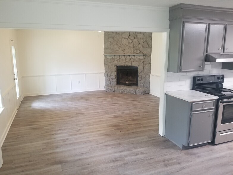 Building Photo - 203 bent creek circle south