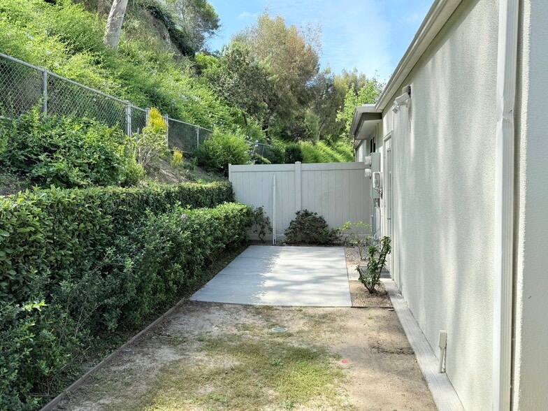 Building Photo - 4126 Del Mar Ave