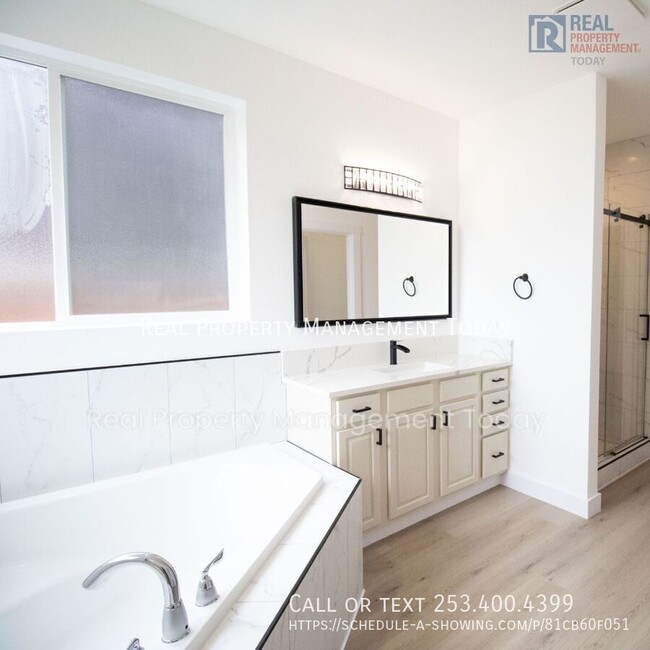 Building Photo - 105 Lane Blvd NW