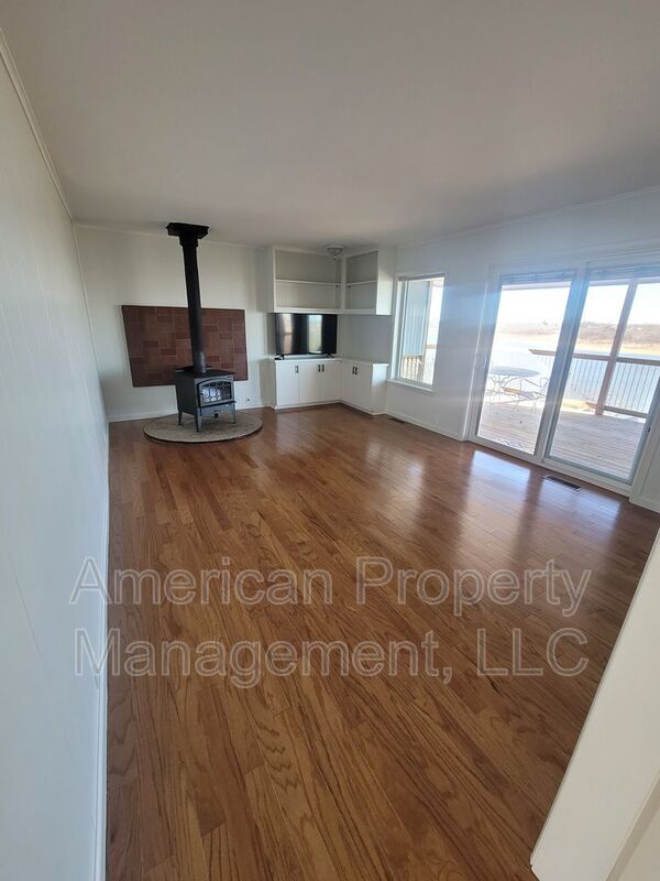 Building Photo - 121 N Salt Creek Dr