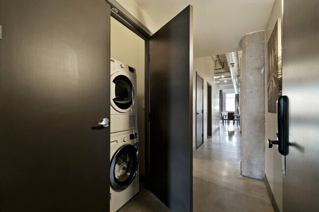 Building Photo - 500 S Ervay St
