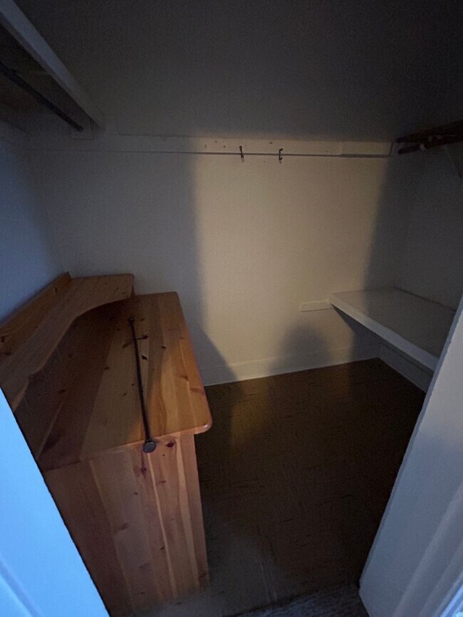 Building Photo - Market Street