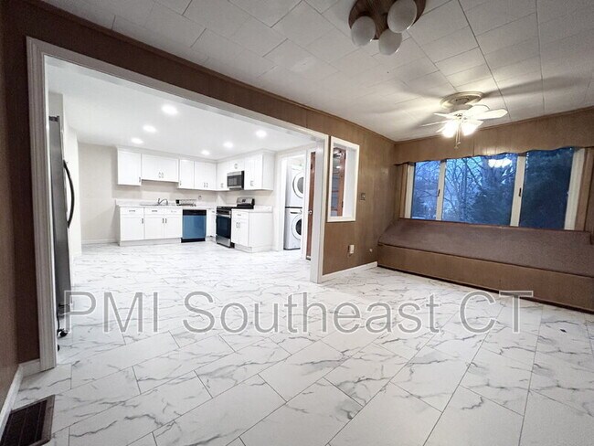 Building Photo - 121 Shaw St