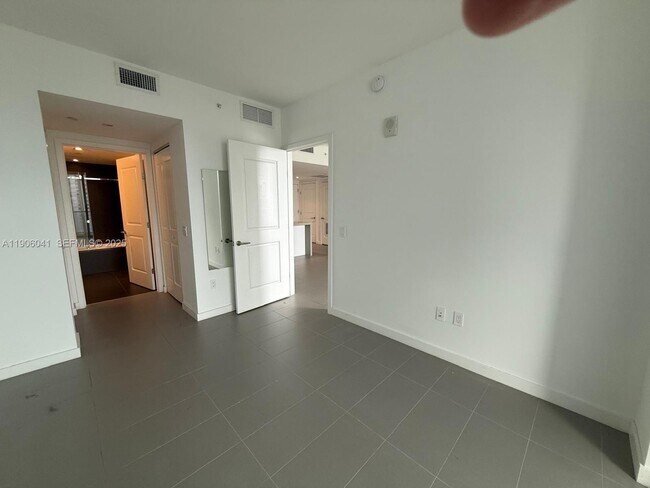 Building Photo - 1600 NE 1st Ave