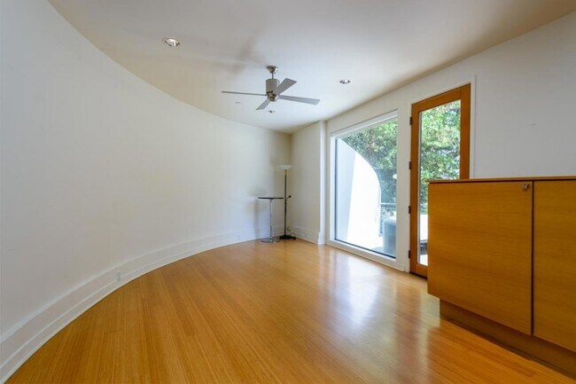 Building Photo - 3527 Oak Knoll Dr