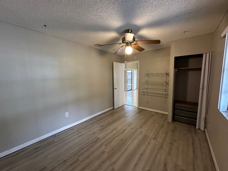 Building Photo - 1024 S Independence Dr