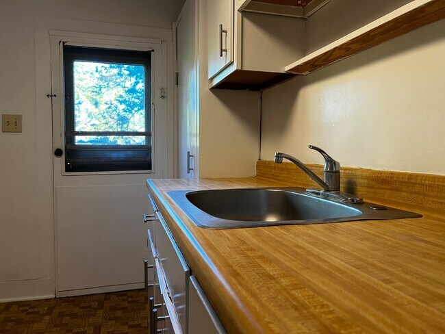 Building Photo - 222 Douglas Ave