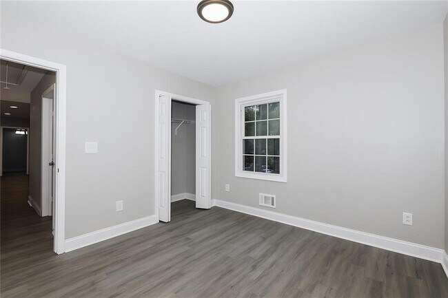 Building Photo - 157 Polar Rock Dr SW