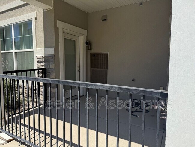Building Photo - 47 W Silver Springs Dr