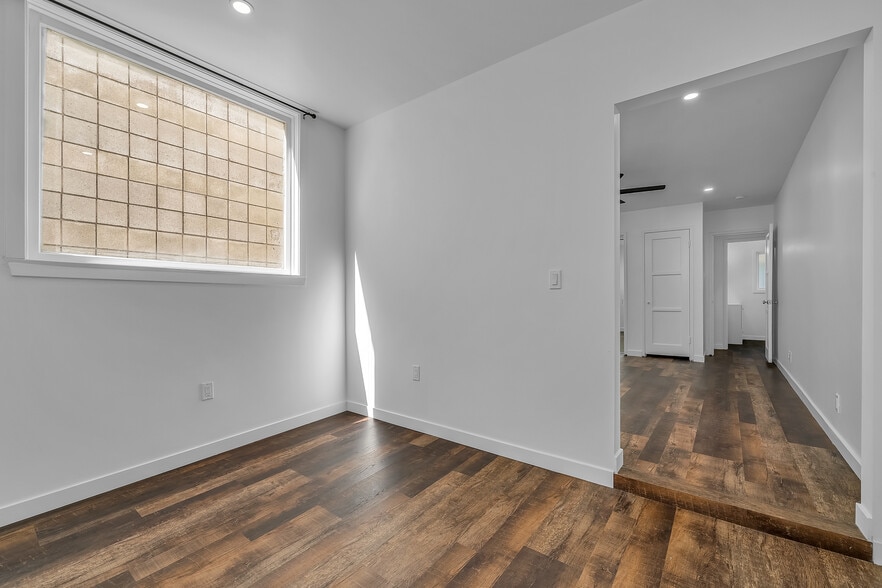Bonus Room - 905 Manhattan Beach Blvd
