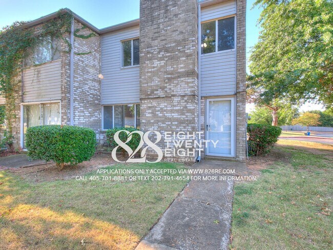 Building Photo - *AVAILABLE NOW!* Spacious 3 Bed/2.5 Bath Condo in East Norman!