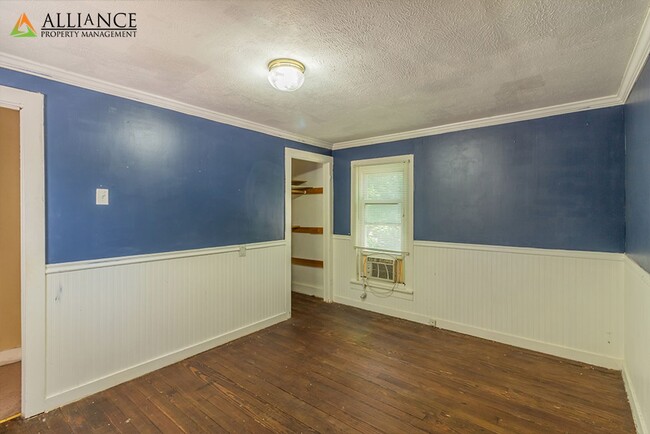 Building Photo - Detached Two Stall Garage!