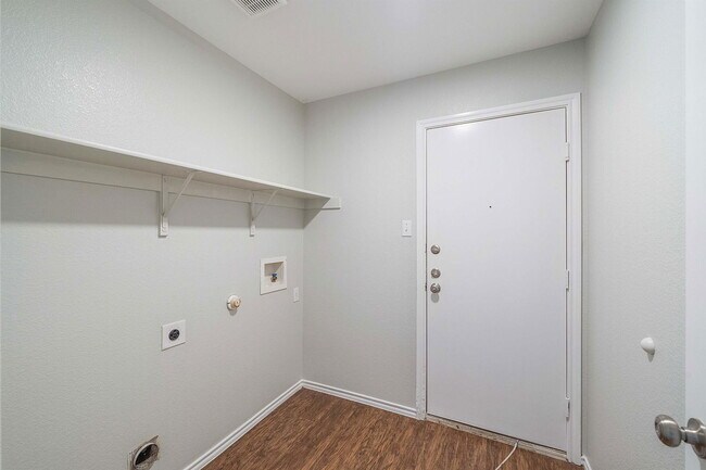 Building Photo - 3002 Crownover St