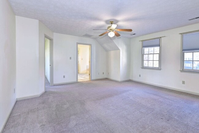 Building Photo - 411 Willards Way