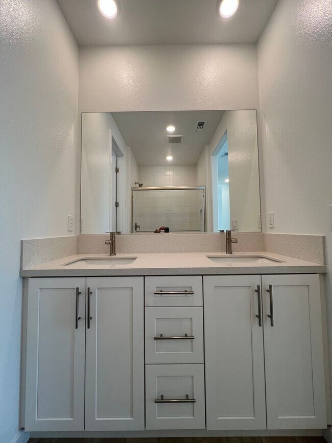 Building Photo - Brand New 4 Bed / 3.5 Bath Single-Family Home – Modern, Spacious & Energy Efficient