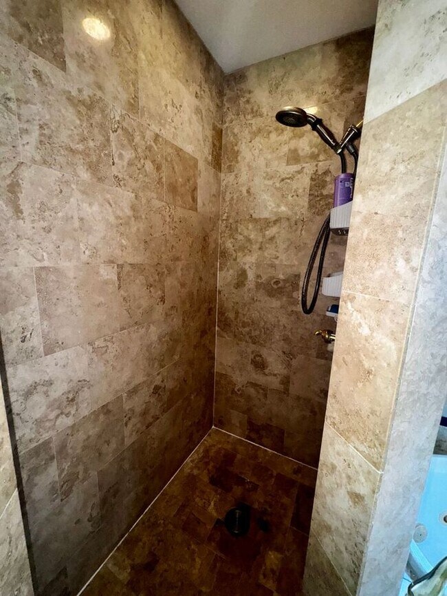 Building Photo - 3 Bedroom 2.5 Bath Cinnamon Bay Home with ...