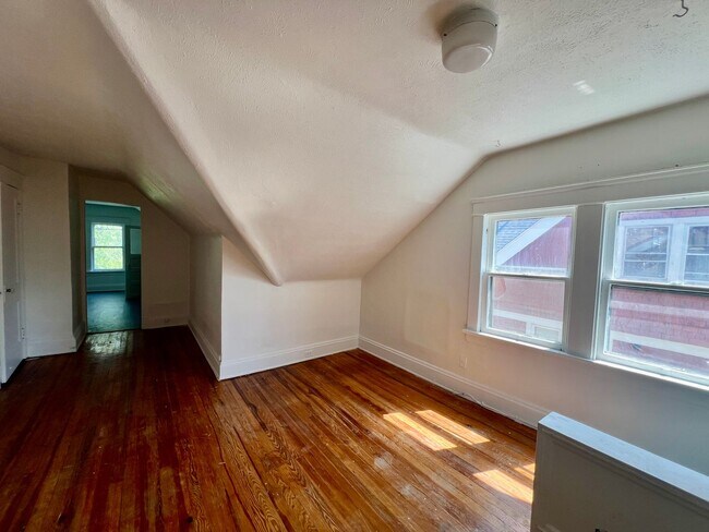 Building Photo - 3305 E Overlook Rd