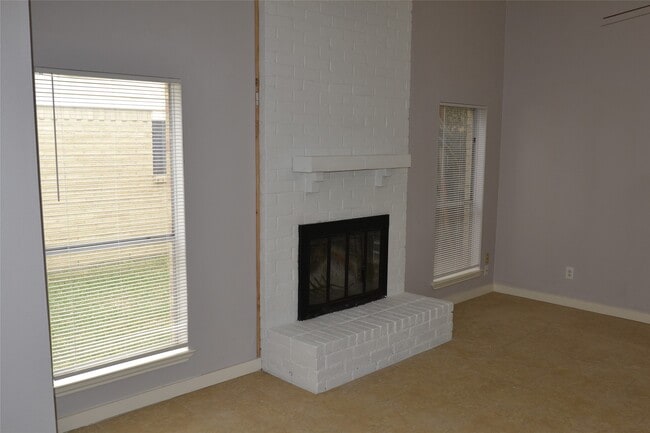 Building Photo - 12023 Woolford Dr