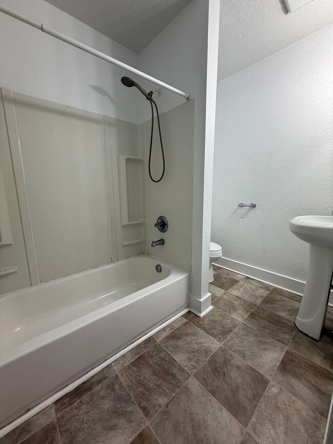 Building Photo - 2 Bedroom 1 Bath House