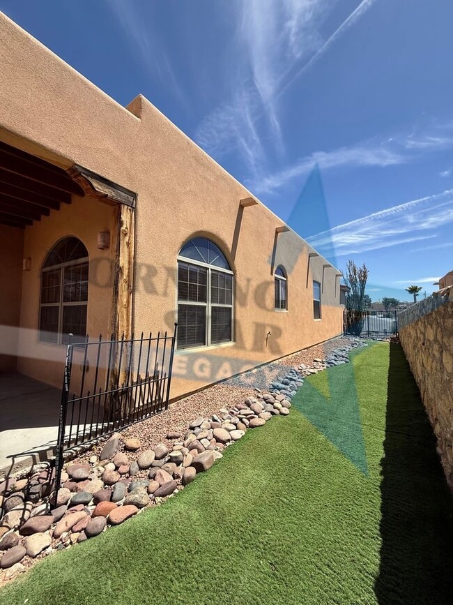 Building Photo - 4-Bedroom Home - New Carpet & Fresh Paint!