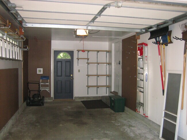 Building Photo - 2541 Burnham Rd