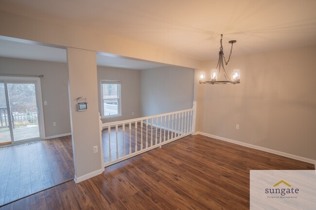 Building Photo - 21 Robin Ridge Ct