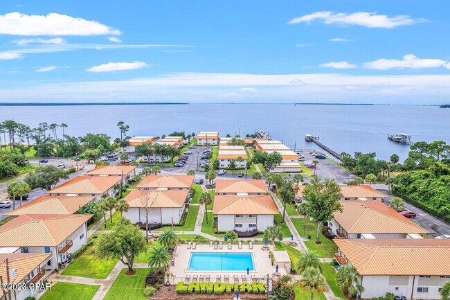 Building Photo - 2100 W Beach Dr